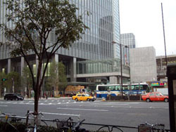 東京駅八重洲口サウスタワー（大庇部）写真